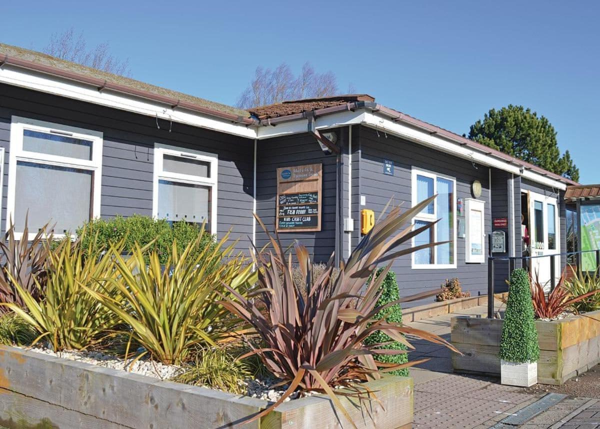 Broadlands Park And Marina Hotel Pakefield Exterior foto